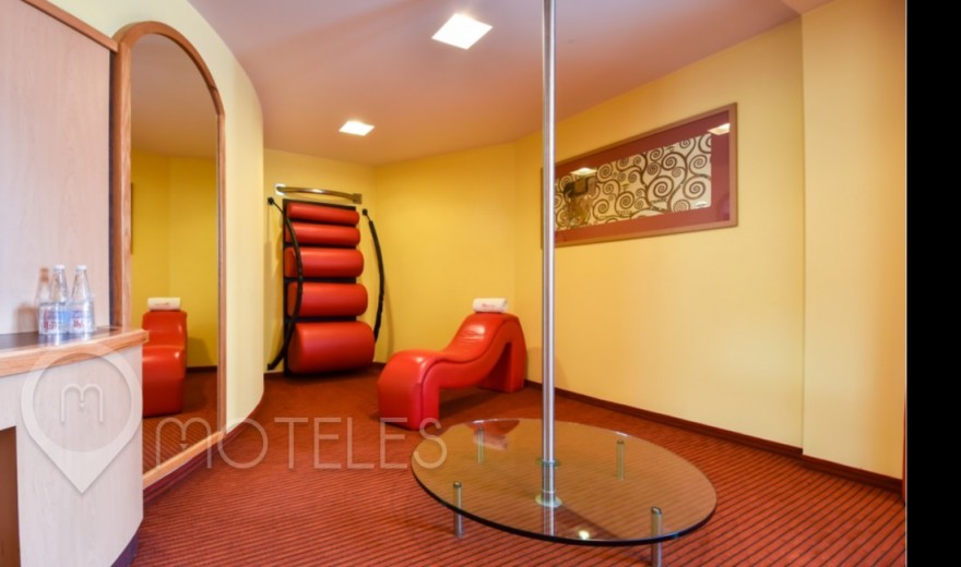 Habitacion Pole Suite  del Motel Plaza del Rey Hotel & Villas